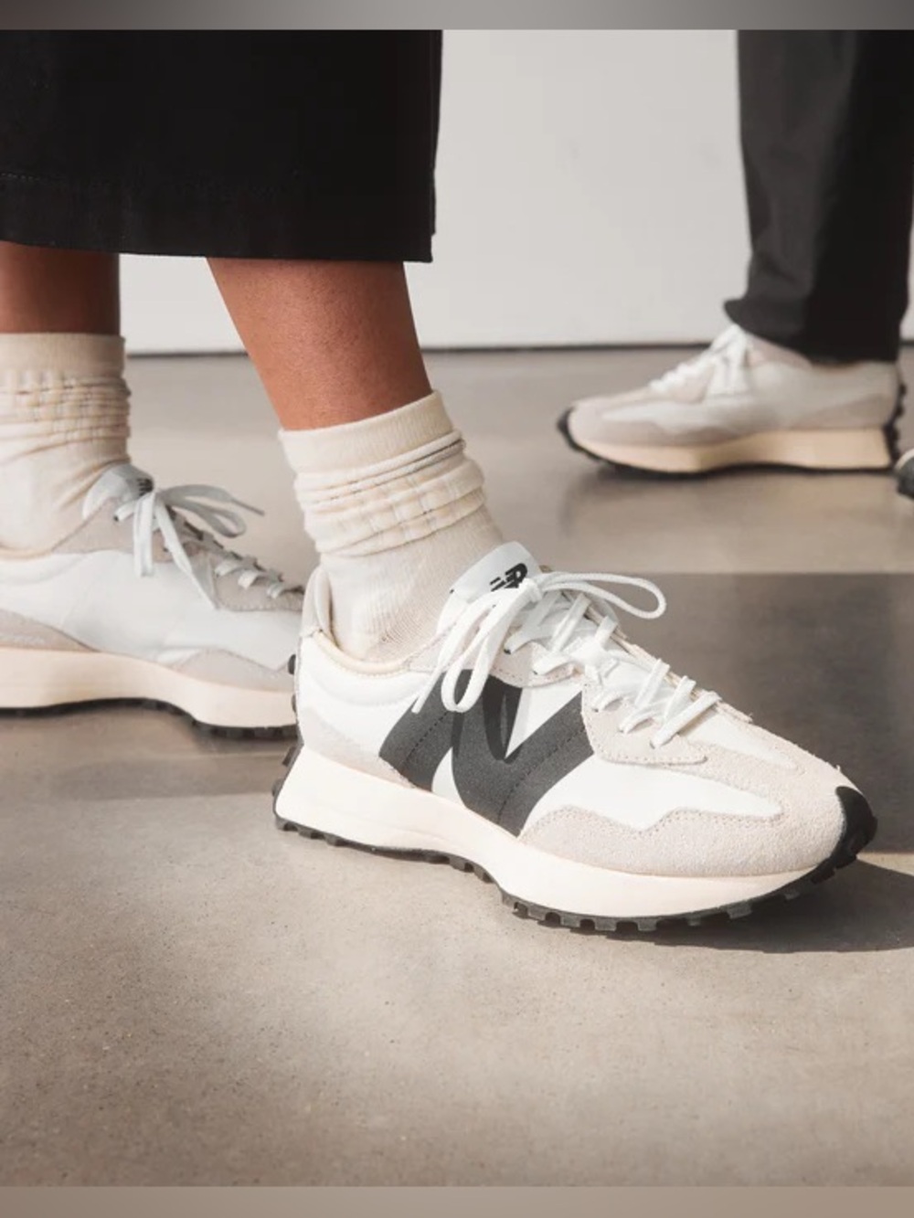 🖤 USED New Balance 327 Sneakers